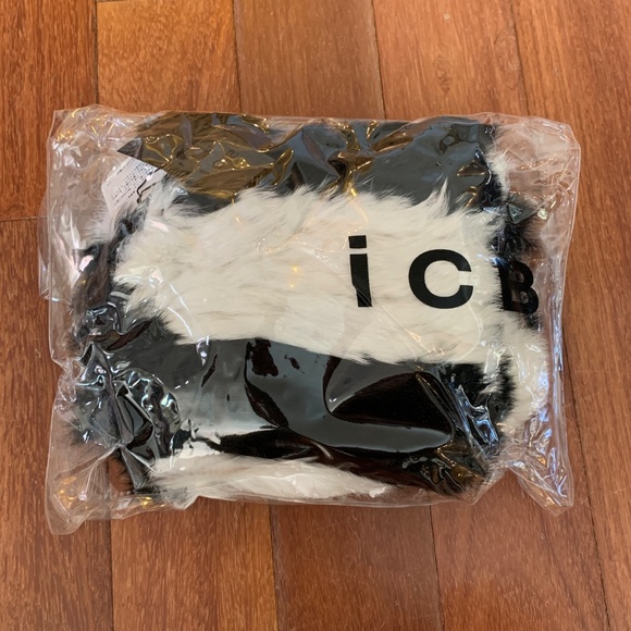 NWT ICB Black White Striped Rabbit Fur Circle Scarf - Picture 2 of 5